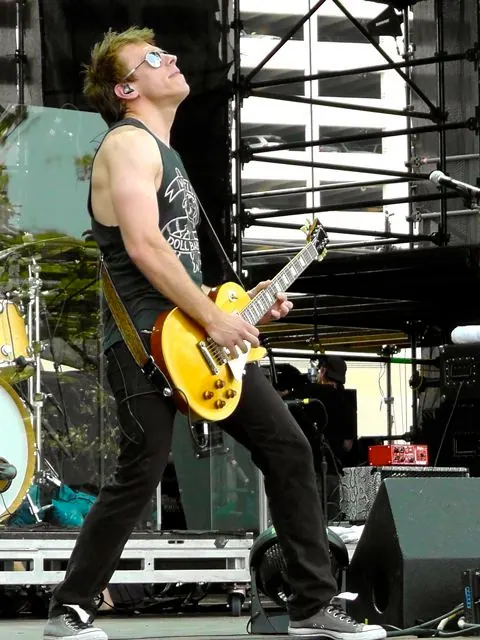 Tommy live on stage with a gold Les Paul